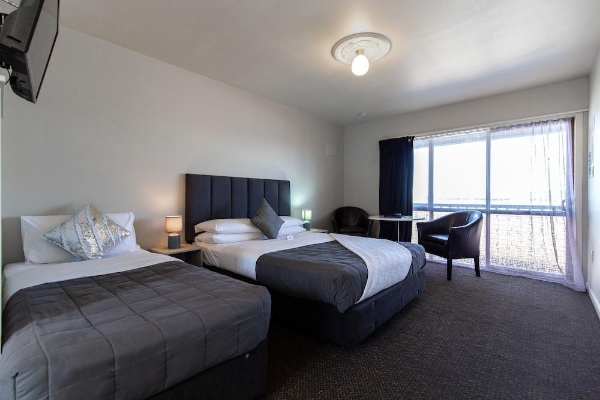 Albatross Motel (Westshore)